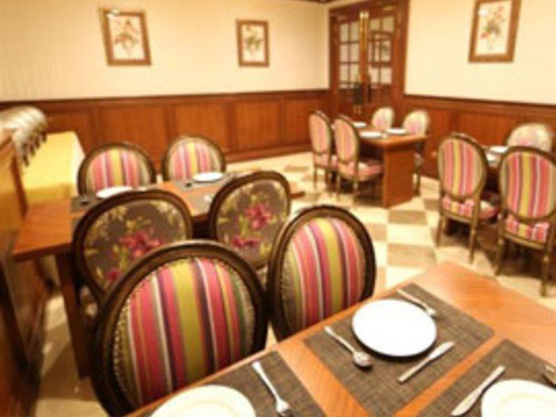 Hotel Clark International Delhi Zewnętrze zdjęcie