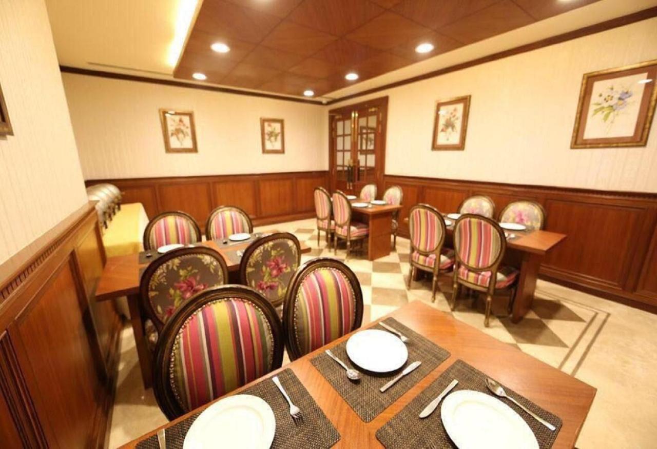 Hotel Clark International Delhi Zewnętrze zdjęcie