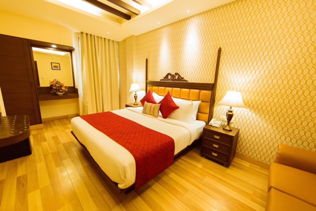 Hotel Clark International Delhi Zewnętrze zdjęcie
