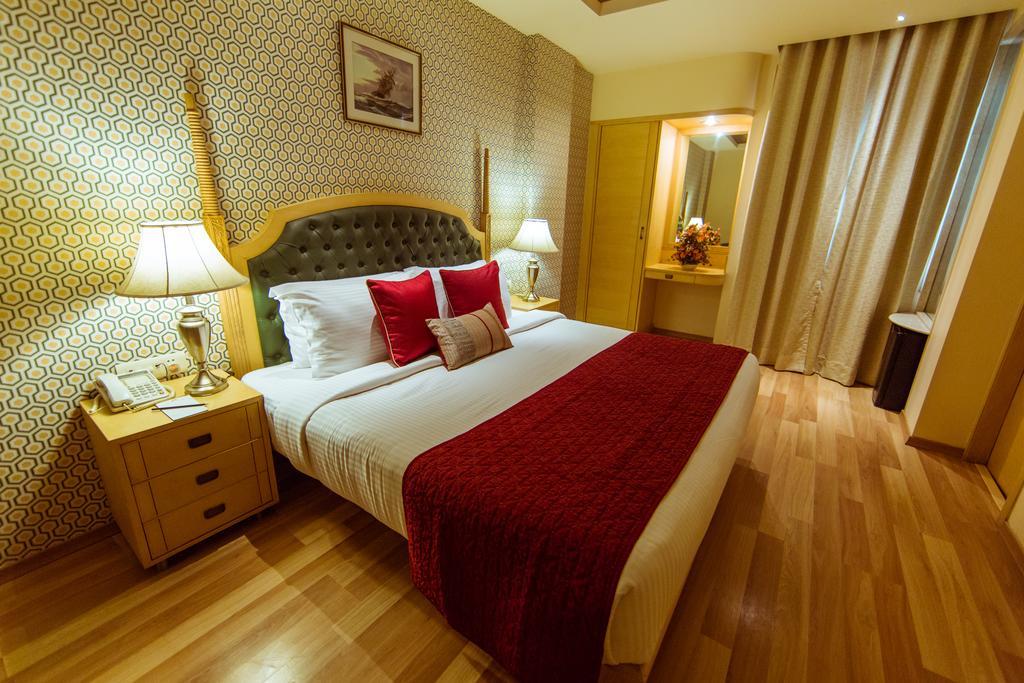 Hotel Clark International Delhi Zewnętrze zdjęcie