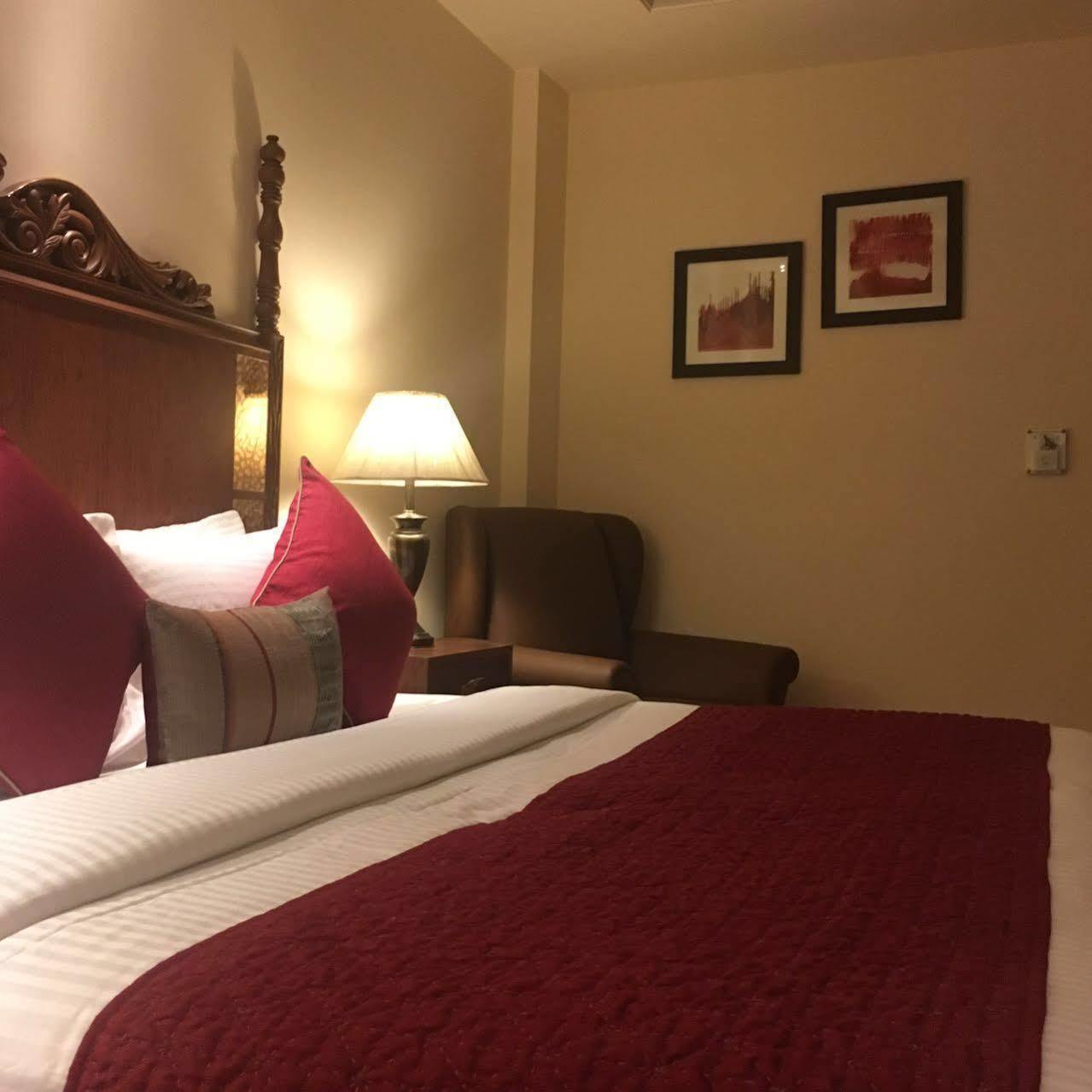 Hotel Clark International Delhi Zewnętrze zdjęcie